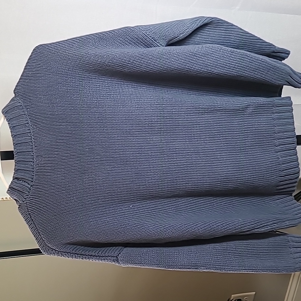 Sincerely Jules long sleeve cropped loose knit sweater, size Medium - Picture 3 of 3